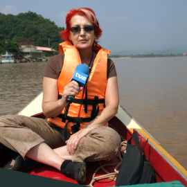 Rosa María Calaf, durante una cobertura informativa en Tailanda en el año 2006.