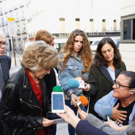 Ministra María Luisa Carcedo y víctima de polio