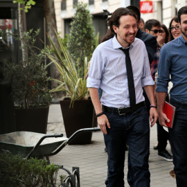 Pablo Iglesias, secretario general de Podemos, y Alberto Garzón, líder de IU, el pasado lunes en Madrid. REUTERS