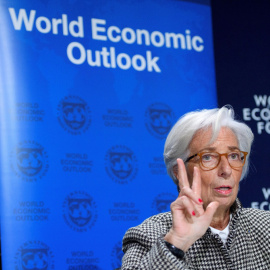 La directora gerente del FMI, Christine Lagarde, en una rueda de prensa en Davos (Suiza). EFE/ Laurent Gillieron