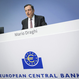 El presidente del Banco Central Europeo (BCE), Mario Draghi, en la rueda de prensa tras una reunión del consejo de gobierno de la entidad sobre la política monetaria. EFE/Frank Rumpenhorst
