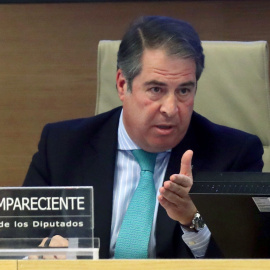 El director general de Tráfico, Gregorio Serrano, durante su comparecencia para informar de su gestión en el colapso de la autopista de peaje AP-6 en el Congreso de Los Diputados. EFE/Kiko Huesca