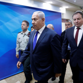 El primer ministro israelí, Benjamin Netanyahu, llega a la reunión semanal del gabinete en su oficina en Jerusalén