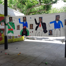 Cartel colocado en el espacio donde se celebra el "Día del Inútil".