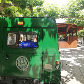 Una imitación de un vehículo de la Guardia Civil utilizada para la festividad en Extarri Aranatz. / Danilo Albin