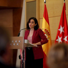 La presidenta de la Comunidad de Madrid, Isabel Díaz Ayuso, tras recibir el premio "Sociedad Civil" otorgado por la Fundación Civismo en Madrid. EFE/ David Fernández