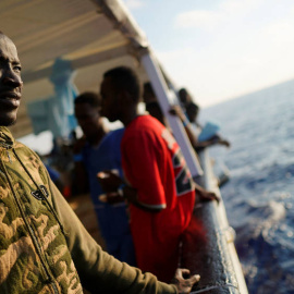 Migrantes rescatados en el Open Arms en una imagen de archivo. REUTERS