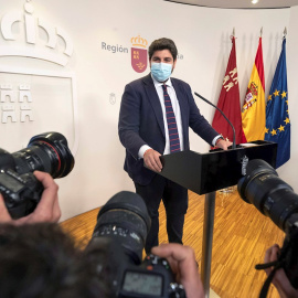 El presidente de la Comunidad de Murcia, Fernando López Miras, durante la rueda de prensa que ha ofrecido este miércoles.