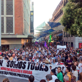 Miles de personas se manifiestan por la liberación de Alfon en la Plaza de Callo de Madrid.