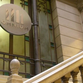 Entrada de la seu d'Òmnium Cultural, a Barcelona. / Europa Press.