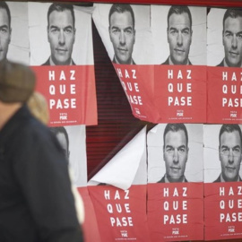 Carteles electorales del PSOE. / EDUARDO PARRA (EUROPA PRESS)