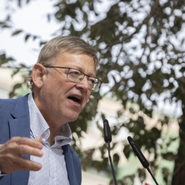 El president de la Generalitat Valenciana, Ximo Puig, en la Plaza Emilio Lluch, a 23 de octubre de 2022, en València.