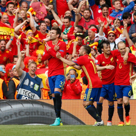 Piqué celebra su gol a la República Checa en la Eurocopa. REUTERS/Albert Gea