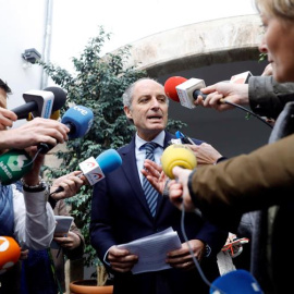 El expresident de la Generalitat Francisco Camps a su salida este miércoles del Consell Juridic Consultiu. - EFE