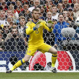 David de Gea se dispone a bloquear un balón en el España-República Checa. /REUTERS