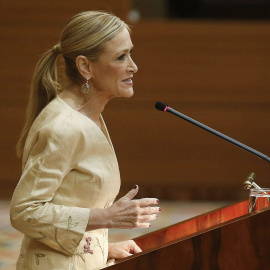 La candidata del PP a la Presidencia de la Comunidad de Madrid, Cristina Cifuentes, presenta su programa de gobierno en la primera jornada del pleno de investidura para la que cuenta con el apoyo de Ciudadanos. EFE/Paco Campos