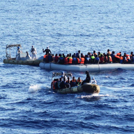 Operación de rescate a migrantes en el mar Mediterráneo | EFE