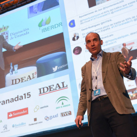 El director general de Twitter para España y Portugal, Pepe López de Ayala, durante su participación en el congreso Talking About Twitter (TAT) de Granada.- Miguel A. Molina (EFE)