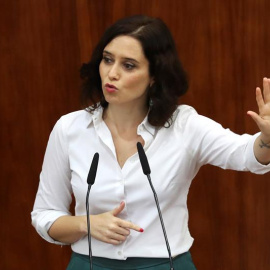 La candidata del PP a la Comunidad, Isabel Díaz Ayuso, en una de las réplicas durante la segunda y última sesión del pleno de investidura, este miércoles en la Asamblea de Madrid.