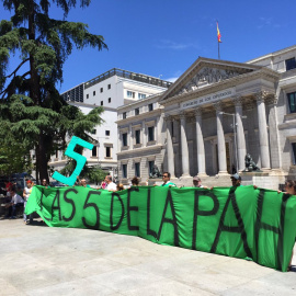 La PAH dice que votar al PP, al PSOE o a Ciudadanos es votar por los desahucios. Twitter/ LA_PAH