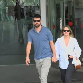 Gerard Piqué y Clara Chía salen de los juzgados de Barcelona tras declarar contra el 'paparazzi' Jordi Martín.