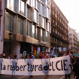 Cientos de personas se movilizan contra la reapertura del CIE de Barcelona pese a la prórroga del Gobierno