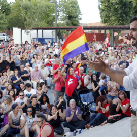 El líder de IU y candidato de Unidos Podemos por Madrid, Alberto Garzón, durante su intervención en el mitin que ha protagonizado en Getafe (Madrid). EFE/Mariscal