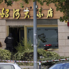 Exterior del restaurante chino de la localidad madrileña de Alcobendas donde un inspector de Policía se ha quitado la vida.- J. J. Guillén (EFE)