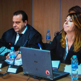 Los fiscales anticorrupción, Pedro Horrach y Ana Lamas, durante la decimooctava jornada del juicio del 'caso Nóos' ante la Audiencia de Palma. / EFE