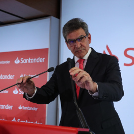 El consejero delegado del Banco Santander, José Antonio Álvarez, durante una rueda de prensa para presenta sus resultados del tercer trimestre del banco. EFE/ZIPI