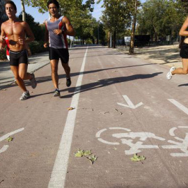 Los cambios que experimentamos en el peso cuando comenzamos a hacer ejercicio no están basados en la pérdida de grasa, sino en la de líquido principalmente. / SINC
