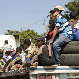 Una segunda caravana formada por unos 600 migrantes salvadoreños, entre ellos niños y mujeres / EFE