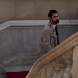 El presidente de la cámara catalana, Roger Torrent, llega al Parlament. EFE/Alejandro García