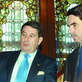 Francisco Vázquez, con José María Aznar. EFE