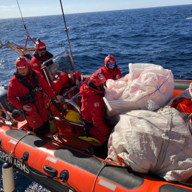 Proactiva Open Arms informó en su perfil de Twitter de que había localizado una "embarcación con unas 300 personas a la deriva en alta mar". @openarms_fund