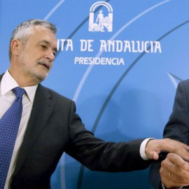 Los expresidentes de la Junta de Andalucía, Manuel Chaves y José Antonio Griñán. EFE