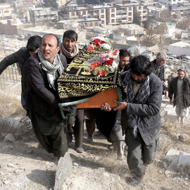 Funeral de las víctimas del atentado de Kabul. EFE/EPA/Hedayatullah Amid