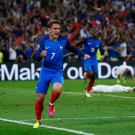 Antoine Griezmann celebra su gol ante el Albania. /REUTERS