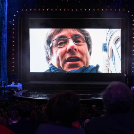 El expresident Carles Puigdemont en videoconferencia en la gala de los X Premios Gaudí, que concede la Academia del Cine Catalán. | MARTA PÉREZ (EFE)