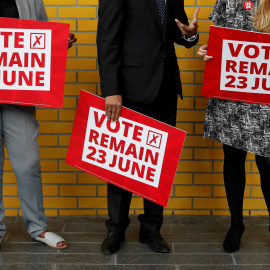 Pancartas en favor de que Reino Unido se mantenga en la Unión Europea. REUTERS/Phil Noble
