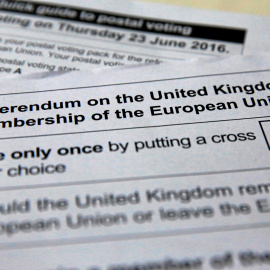 Papeleta con las instrucciones para votar en el referendum en Reino Unido sobre su posible salida de la UE. REUTERS/Russell Boyce