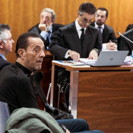 Julián Muñoz y Juan Antonio Roca, en el banquillo de los acusados por el 'caso Golfinger'. EFE/Jorge Zapata