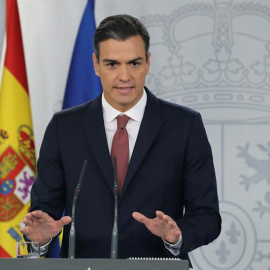 7/11/2018.-El presidente del Gobierno, Pedro Sánchez, durante la rueda de prensa que ha ofrecido hoy en el Palacio de La Moncloa en la que ha anunciado que cambiará la ley para que sea la banca y no el cliente el que deba pagar el impuesto 