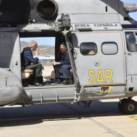 El ex ministro de Defensa, Pedro Morenés, en un helicóptero del Servicio Aéreo de Rescate (SAR). Durante su mandato varios de ellos sufrieron siniestros, dos de los cuales produjeron siete víctimas mortales. EFE