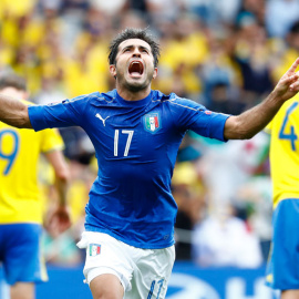Eder celebra su gol a Suecia en la Eurocopa. REUTERS/ Michael Dalder