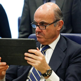 El ministro de Economía en funciones de España, Luis de Guindos, al inicio de la reunión de ministros de Finanzas del Eurogrupo en Luxemburgo el pasado 16 de junio de 2016. EFE/Julien Warnand