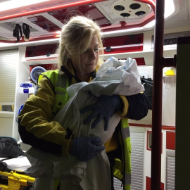 Hallan a una bebé de pocos días abandonada en la puerta de una parroquia en Madrid. / Europa Press