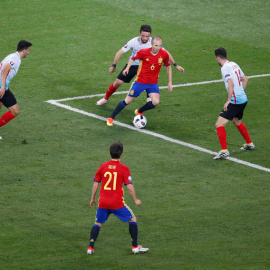 Iniesta, en un momento del partido ante Turquía. REUTERS/Eric Gaillard