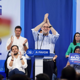 El candidato del Pp a la presidencia del Gobierno de España en las próximas elecciones generales del 26J, Mariano Rajoy, durante el encuentro que mantuvo con afiliados y simpatizantes en el Recinto Ferial de la capital tinerfeña. EFE/Ramón 