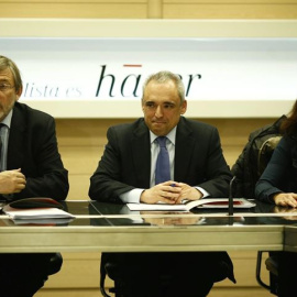 El responsable de la gestora del PSM, Rafael Simancas, flanqueado por Jaime Lissavetzky y Sara Hernández. E.P.